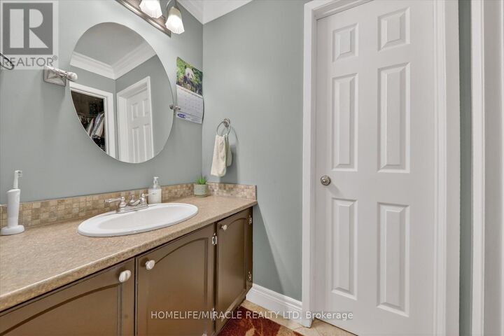 Property Photo:  113 Fanshawe Drive  ON L6Z 1A8 