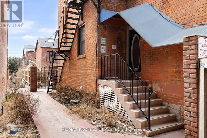 Property Photo:  253 Wellesley Street East C  ON M4X 1G8 