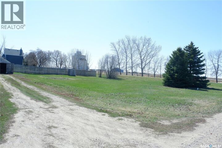 Property Photo:  110 Railway Avenue E  SK S0H 1L0 