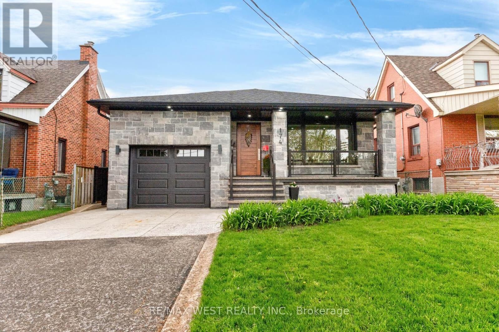 Property Photo:  174 Cornelius Parkway  ON M6L 2K9 