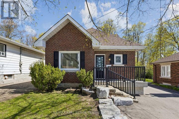 Property Photo:  194 Silvercreek Parkway South  ON N1H 3S7 