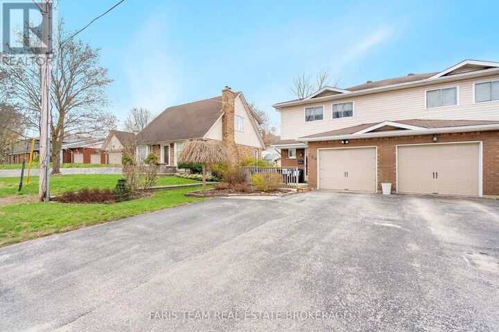 Property Photo:  534 Wellington Street  ON L4R 4W6 