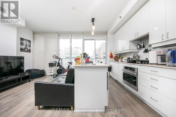 Property Photo:  426 University Avenue 2610  ON M5G 1S9 