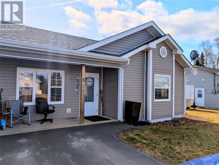 3 Murphy Crescent — photo 1