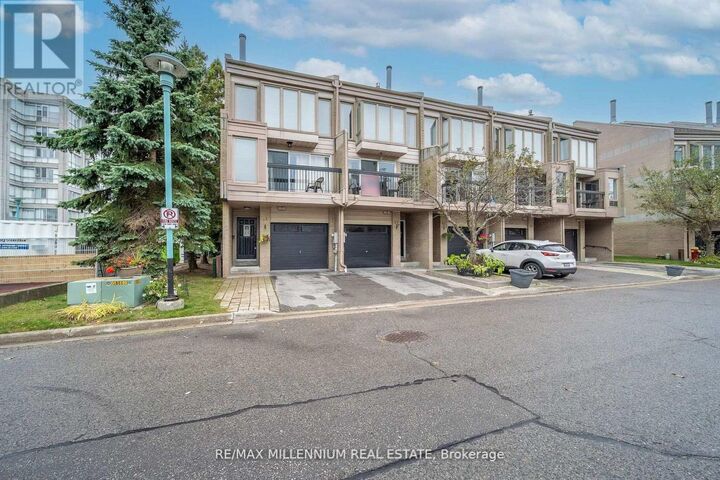 Property Photo:  62 Cumberland Lane  ON L1S 7K4 
