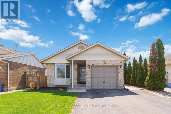 Property Photo:  41 Eastwood Drive  ON L3C 6W1 
