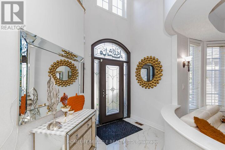 Property Photo:  3339 Crompton Crescent  ON L5B 4C7 
