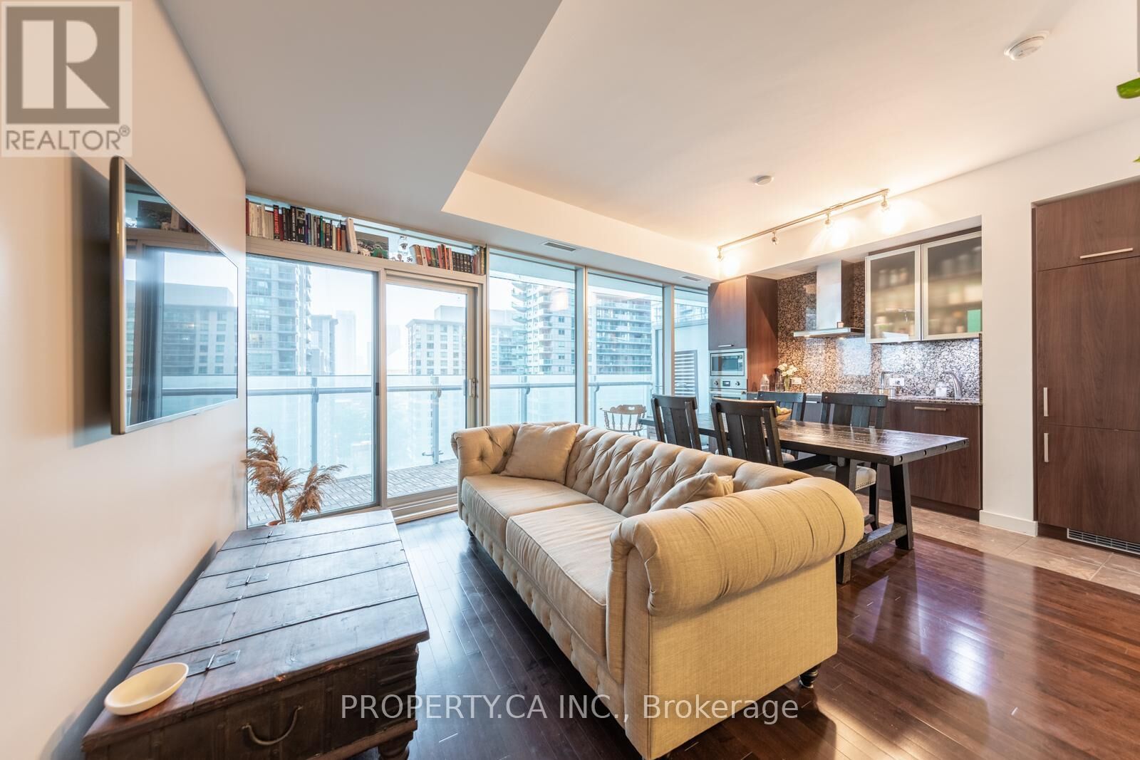Property Photo:  14 York Street 806  ON M5J 2Z2 