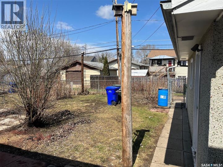 Property Photo:  1010 13th Street W  SK S6V 3H7 