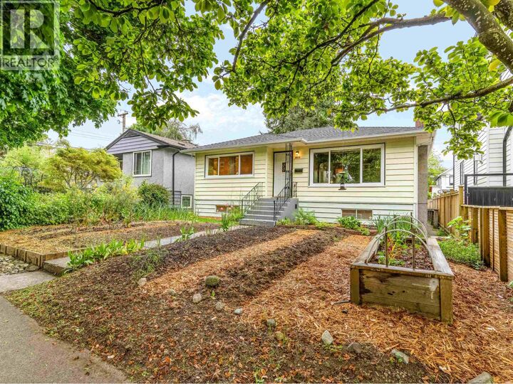 Property Photo:  2578 East 15th Avenue  BC V5M 2K1 