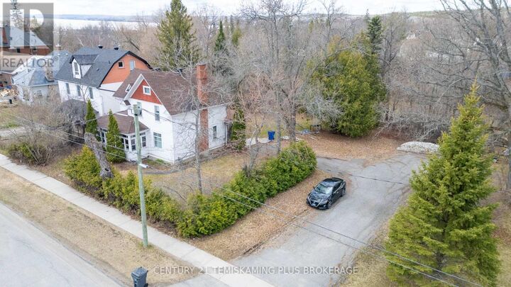 Property Photo:  36 West Beavis Terrace Drive West  ON P0J 1P0 