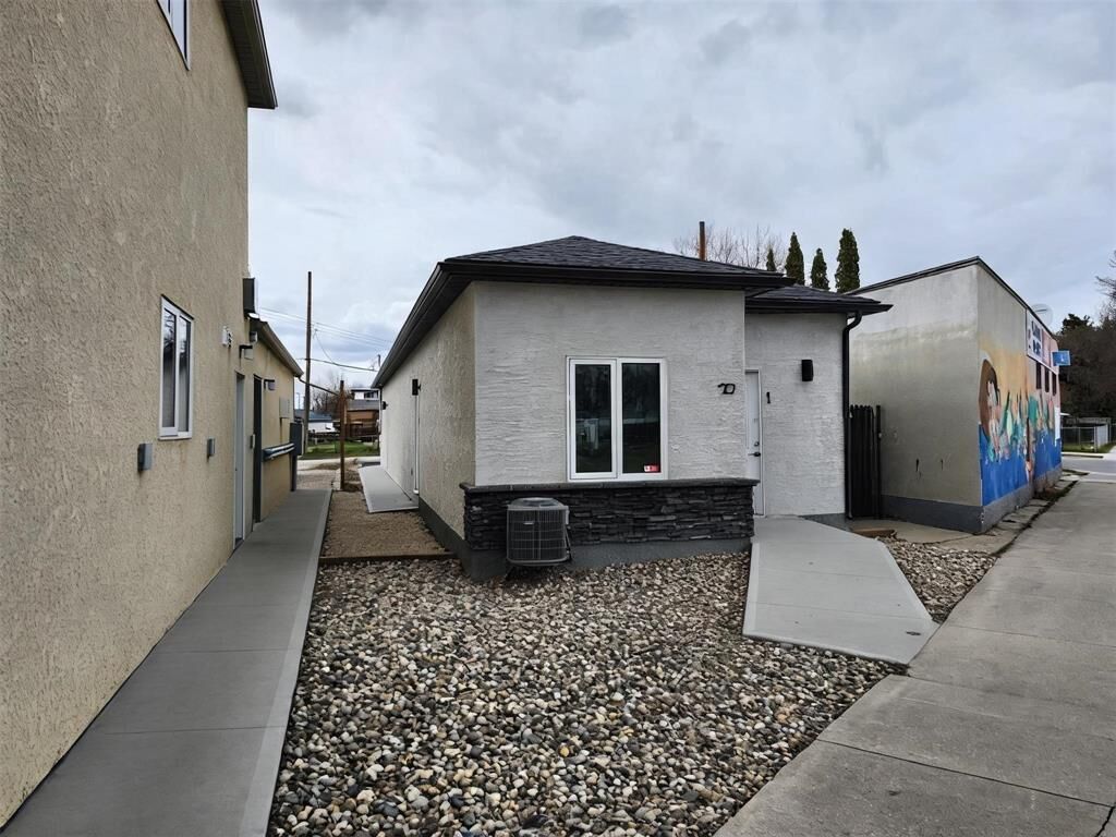Property Photo: 20 Railway Street MB R2X 2P9