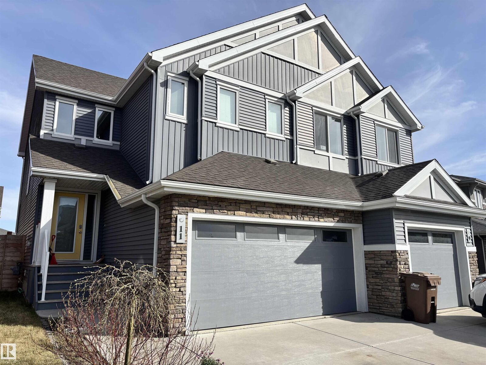 Property Photo:  11 James Crescent  AB T8N 7S6 