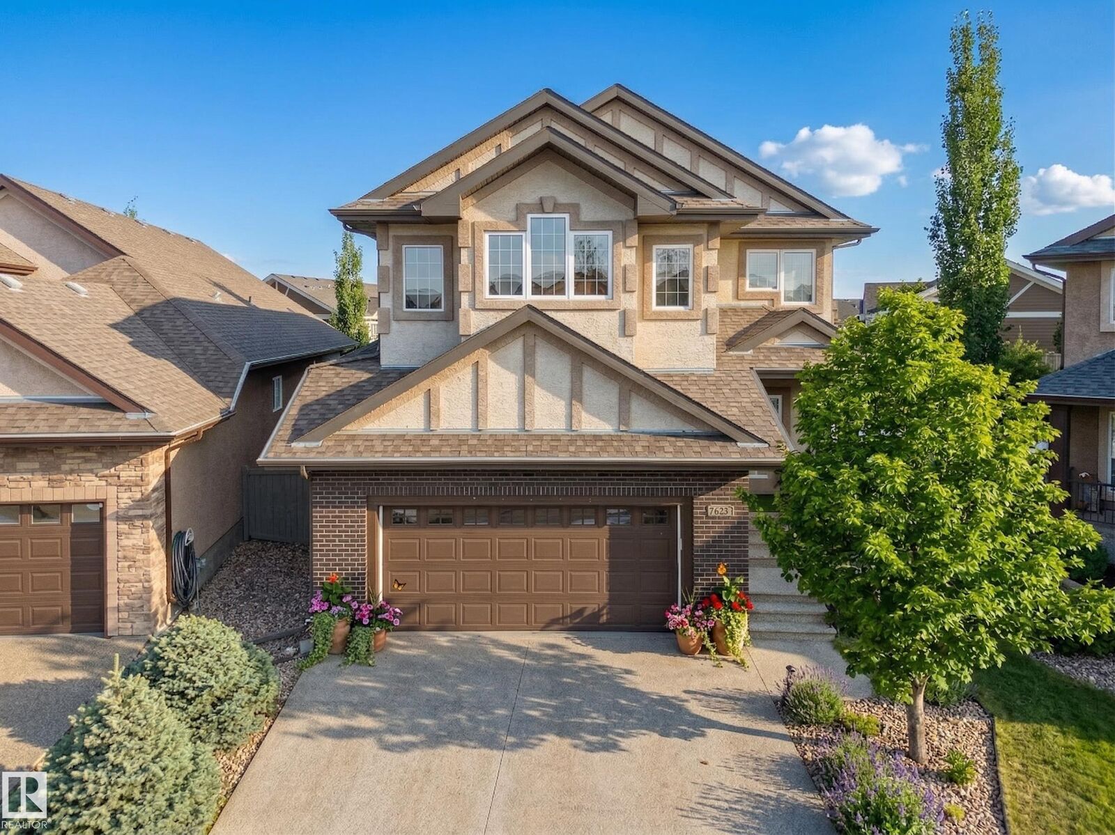 Property Photo:  2422 Warry Place SW  AB T6W 0P1 