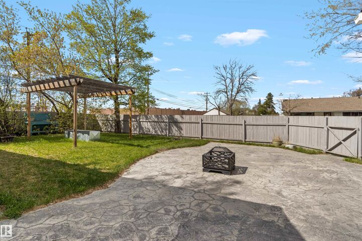 Property Photo:  4903 52 Avenue  AB T7A 1C9 