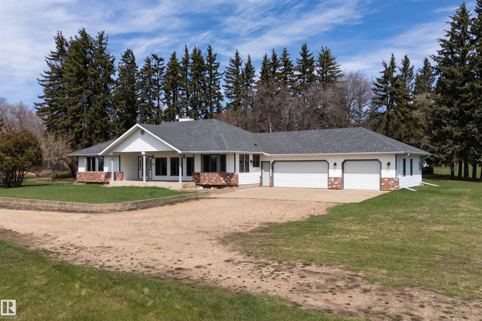 Property Photo:  19403 Fort Road NE  AB T5Y 6H2 