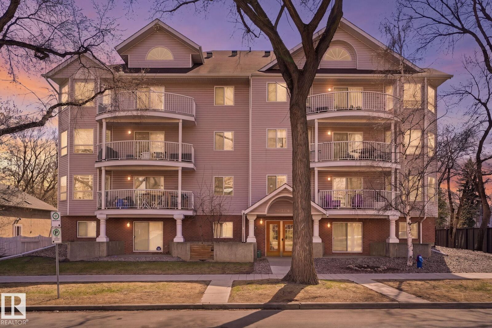 Property Photo:  10827 85 Avenue NW 204  AB T6E 2L2 