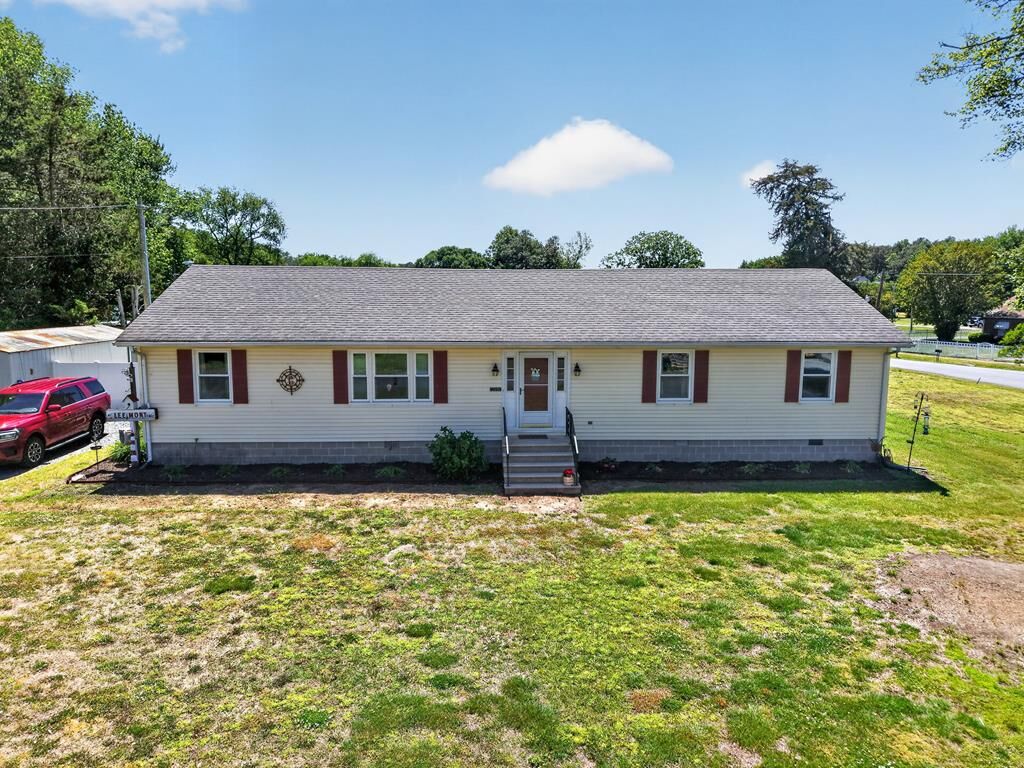 Property Photo: 22690 Lee Mont Rd VA 23421