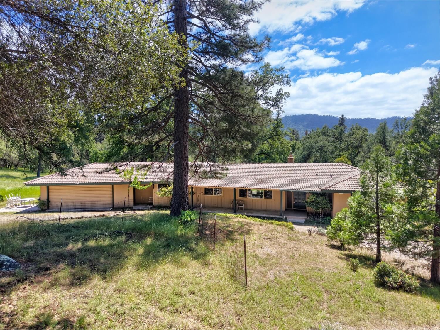 Property Photo: 51300 Road 426 CA 93644