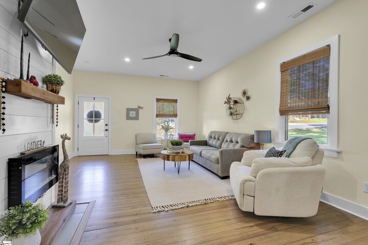 Property Photo:  281 Moore Street  SC 29605 