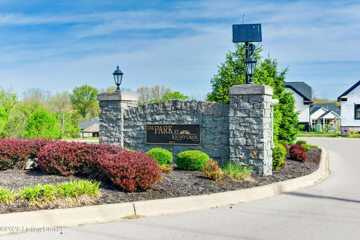 Property Photo: 213 Locust Park Pl KY 40245