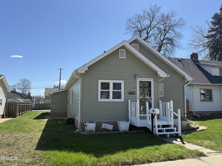 Property Photo:  1321 Main Street S  ND 58701 
