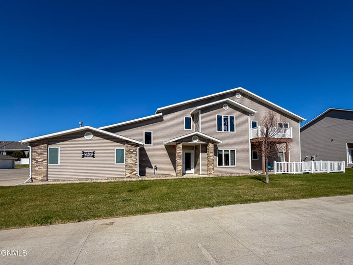 Property Photo:  1770 E Calgary Avenue 6  ND 58503 