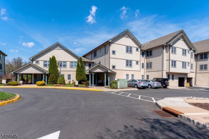 Property Photo:  81 Park Edge 2K  NJ 07922 