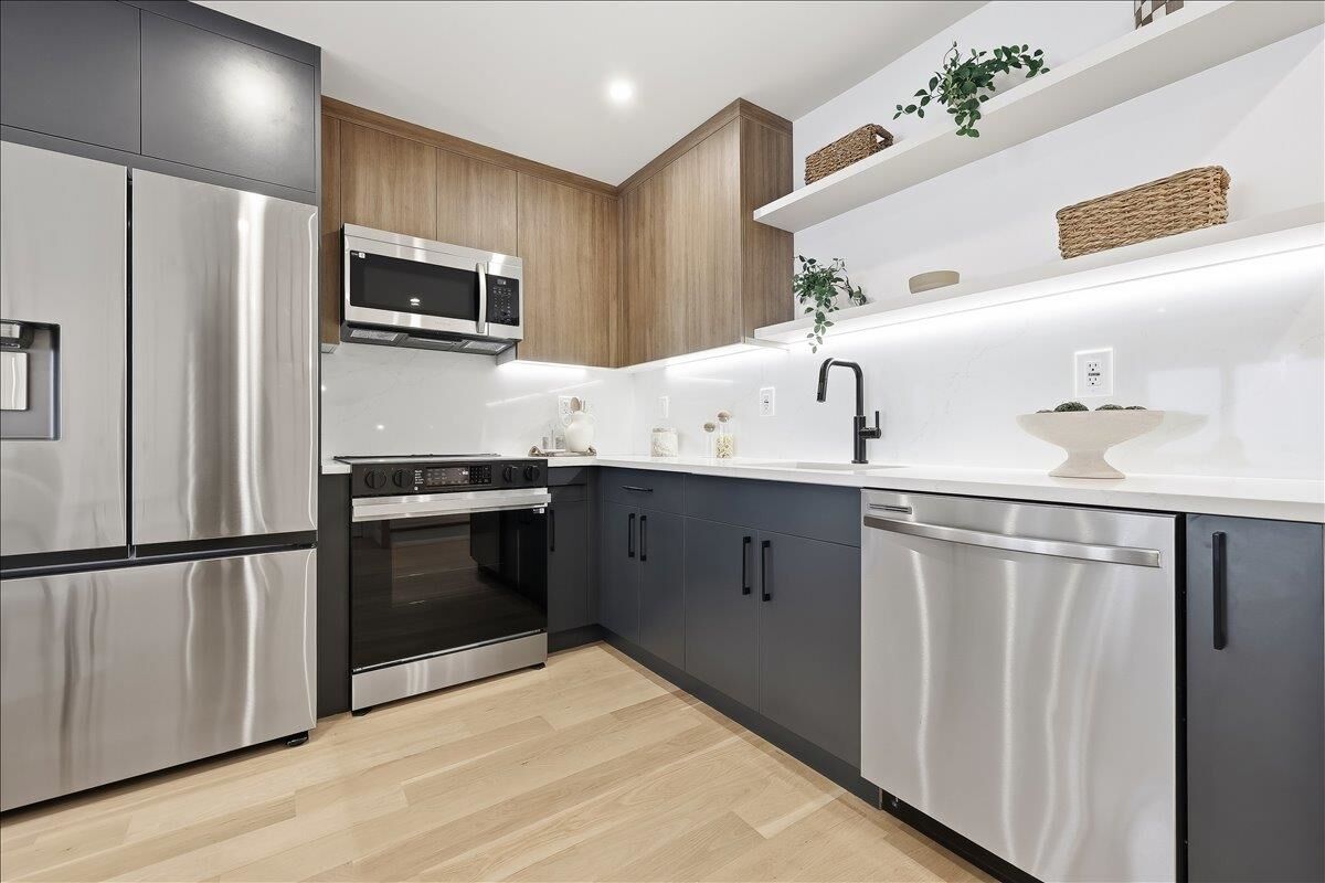 Property Photo: 105 Laidlaw Ave 4 (Aka Adu) NJ 07306