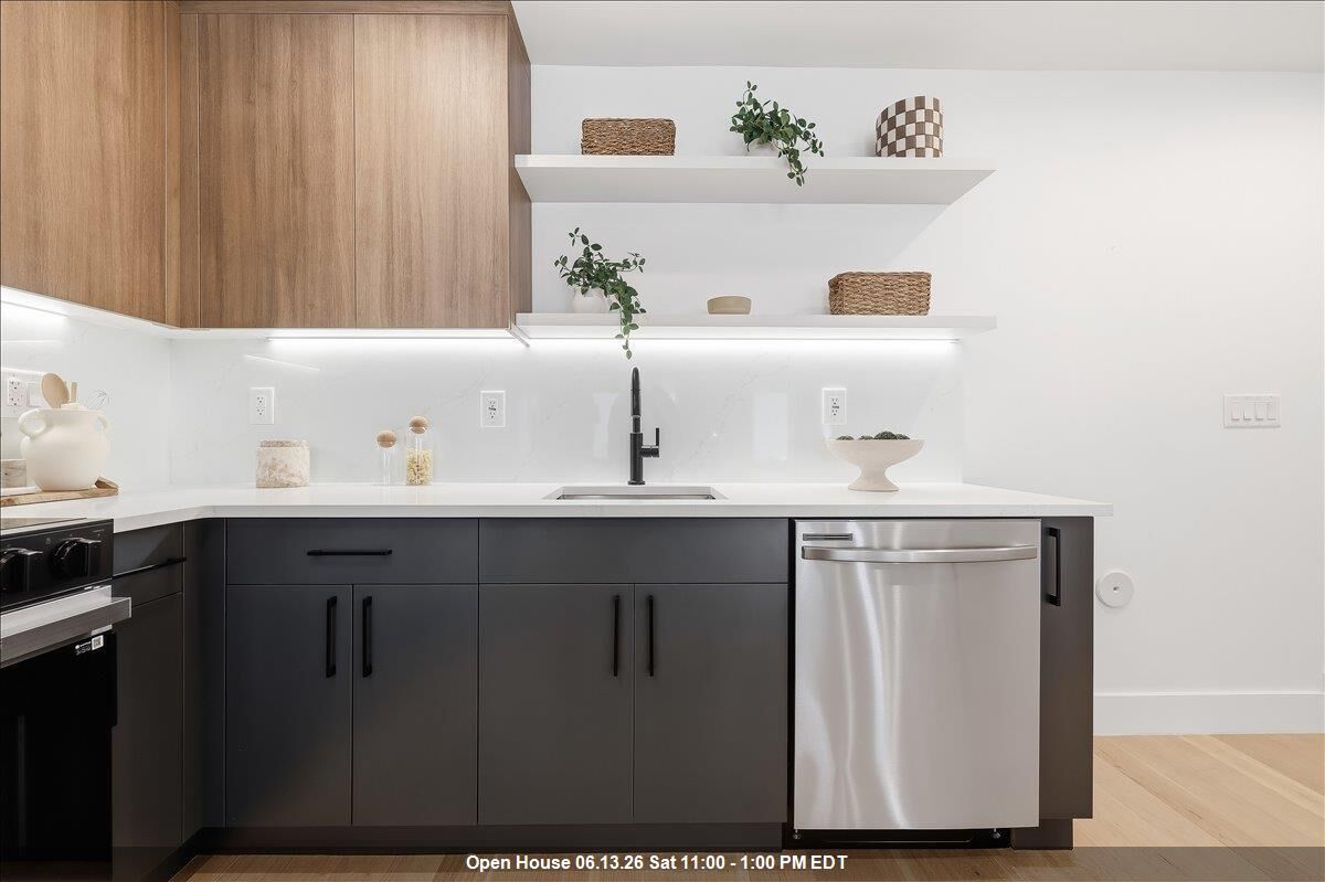 Property Photo: 105 Laidlaw Ave 4 (Carriage House) NJ 07306