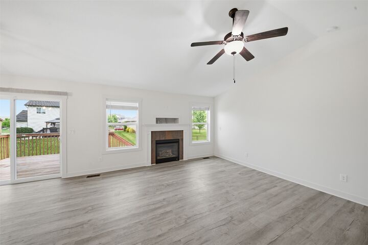 Property Photo: 1457 Marina Cove Drive IA 50226