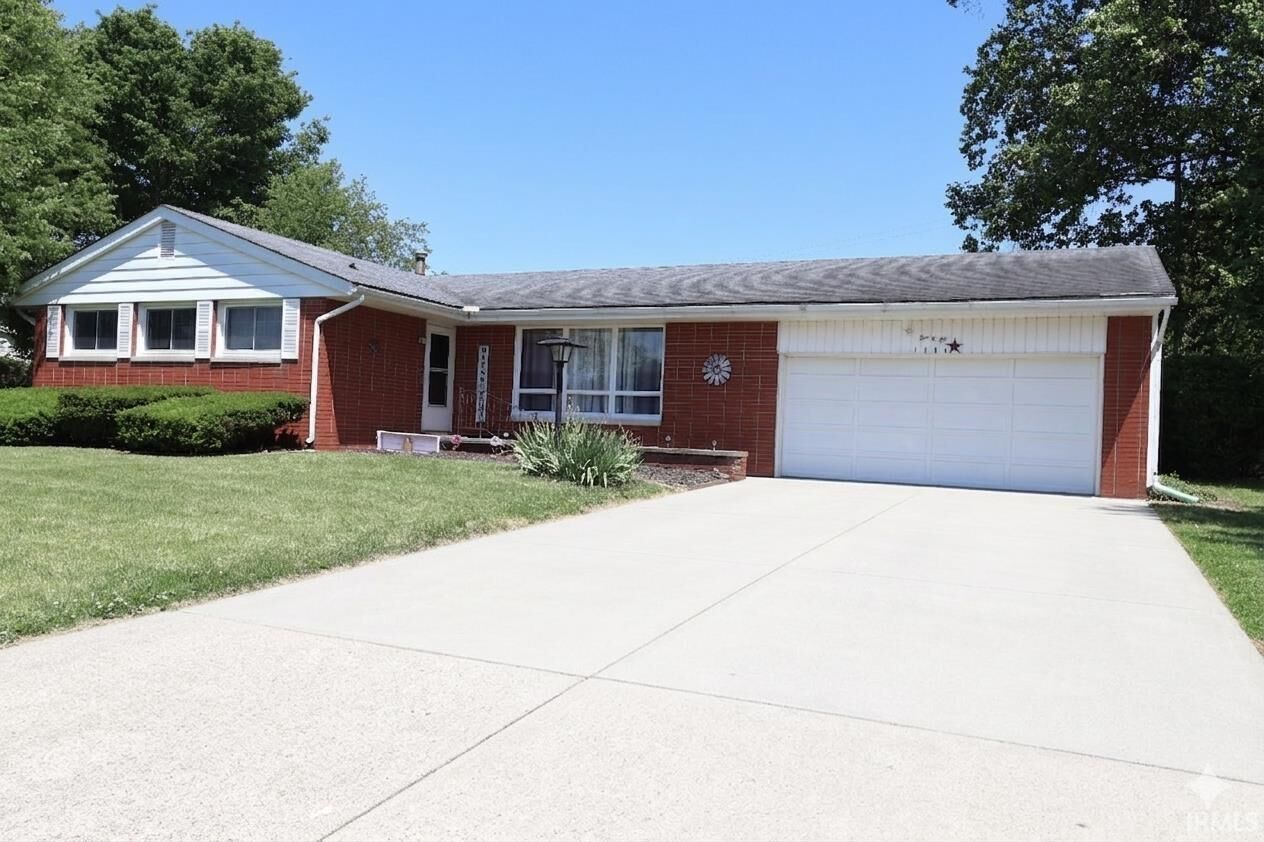 Property Photo:  1006 NE 2nd Street  IN 47501-1108 