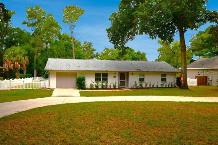 Property Photo: 2898 Alameda Del Norte FL 32726