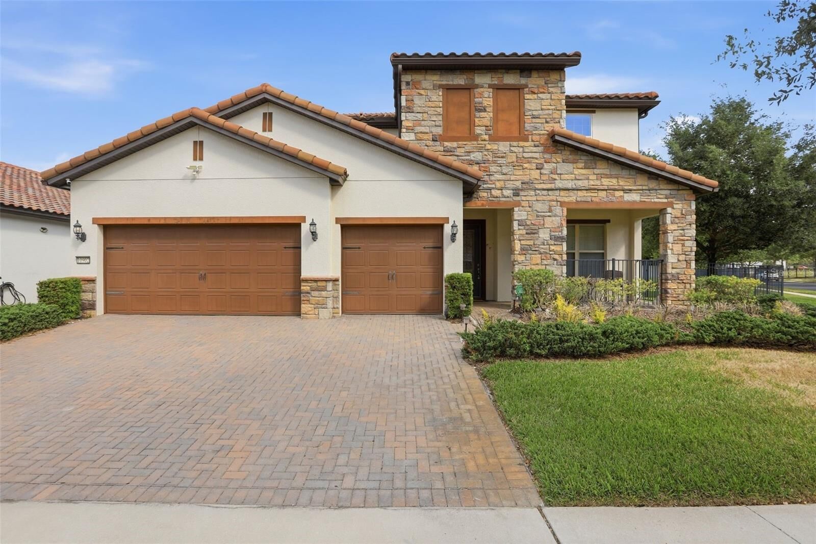 Property Photo:  10902 Citron Oaks Drive  FL 32836 