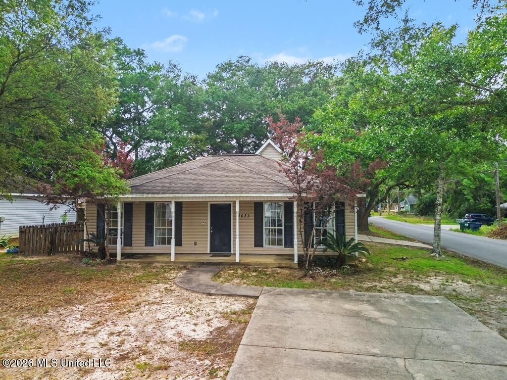 Property Photo:  1633 S 9th Street  MS 39564 