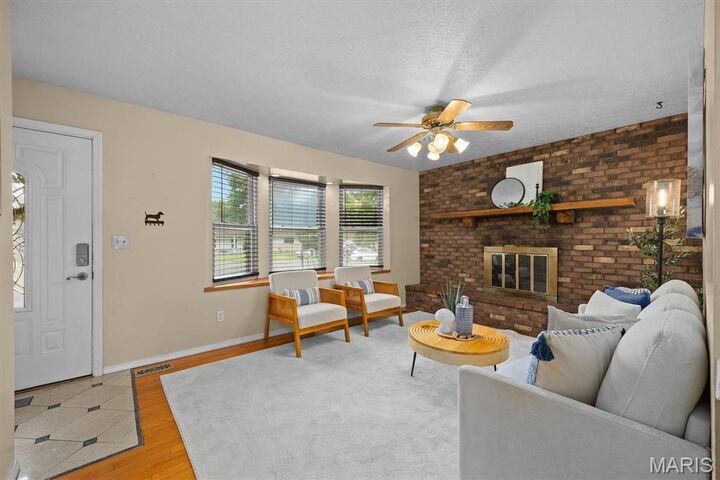 Property Photo:  117 Stuart Street  IL 62010 
