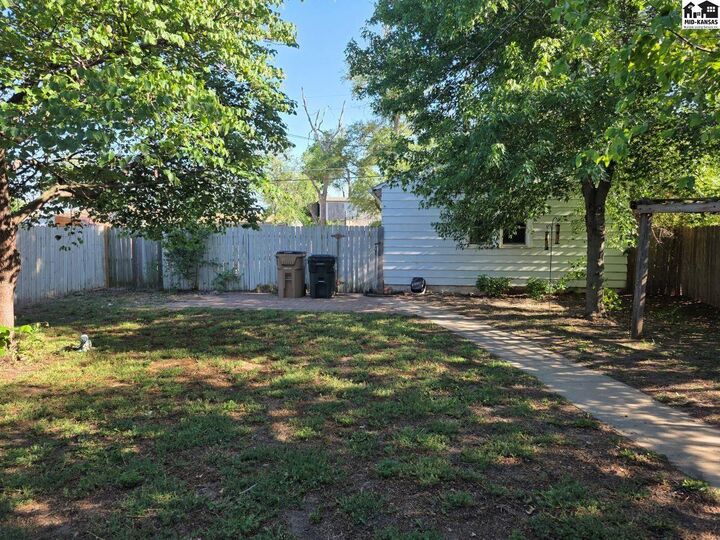 Property Photo:  1109 E 6th Ave  KS 67501 
