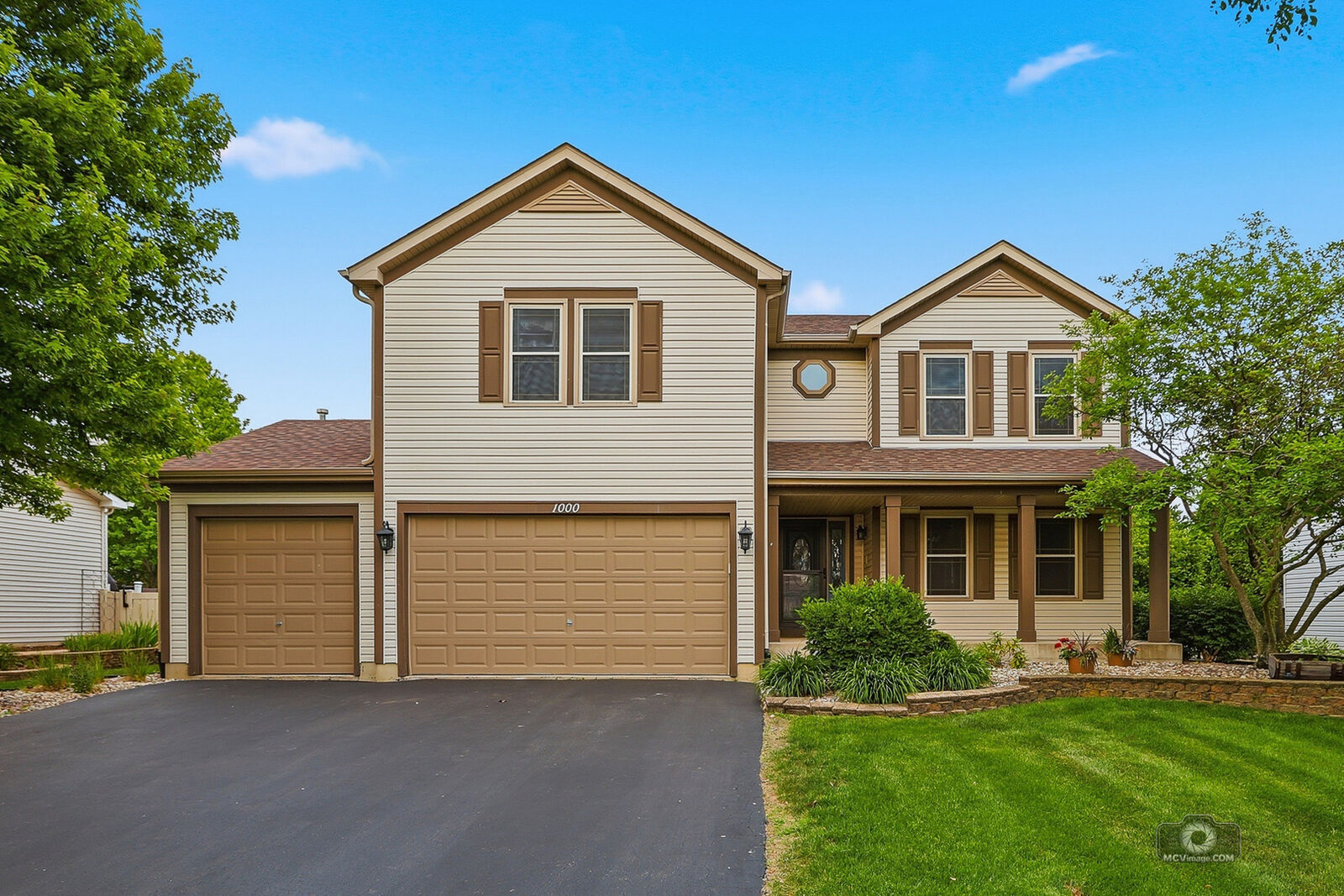 Property Photo:  1000 Butterfield Circle E  IL 60404 