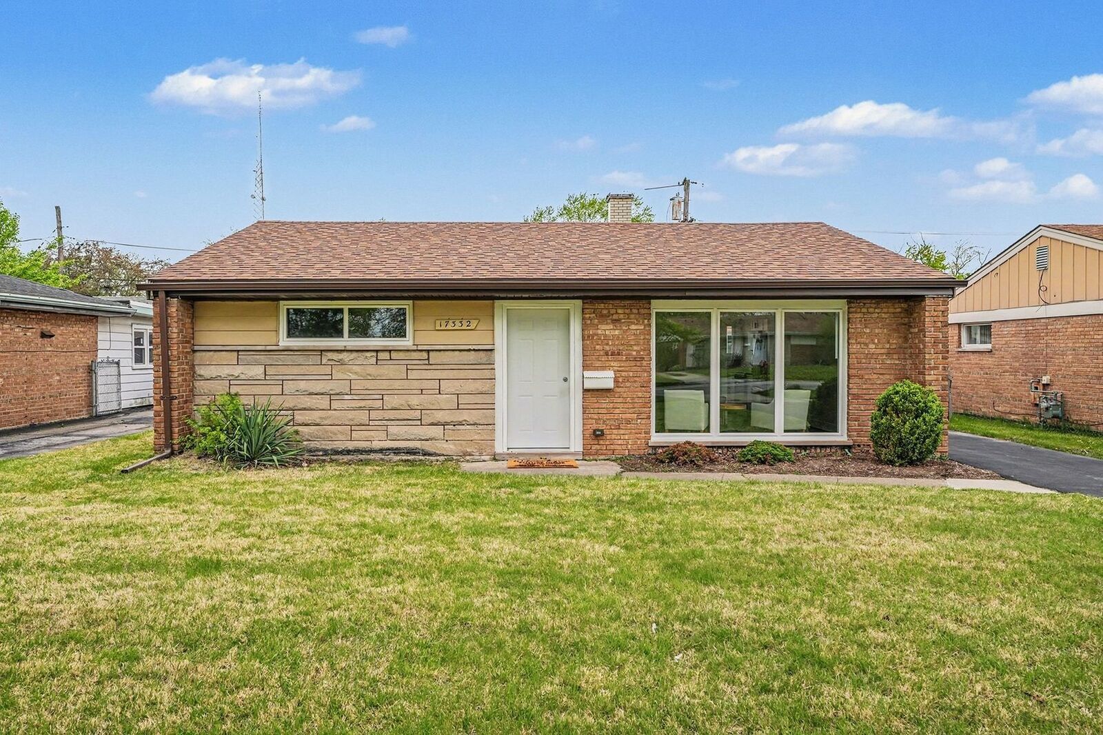 Property Photo: 17332 Lorenz Avenue IL 60438
