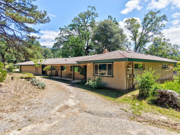 Property Photo: 51300 Road 426 CA 93644
