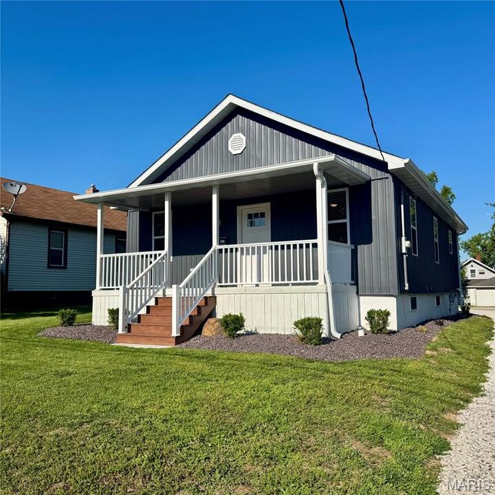 Property Photo:  423 N Pine Street  MO 63775 