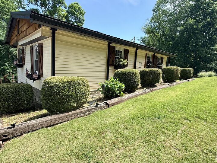 Property Photo:  156 Lakeshore Cir  TN 37028 