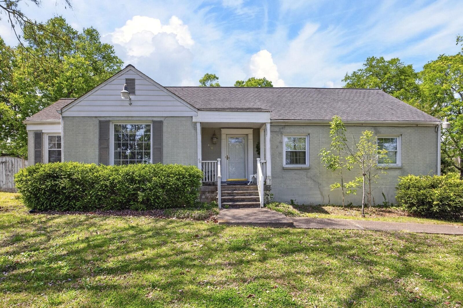 Property Photo:  118 S Graycroft Ave  TN 37115 