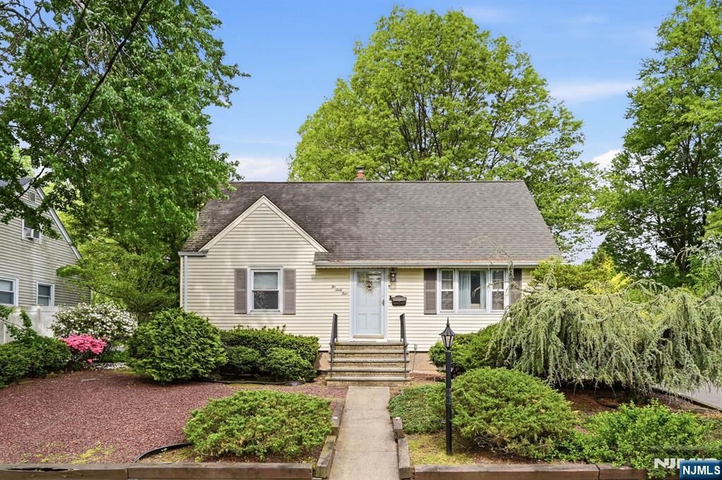 Property Photo:  264 Fern Street  NJ 07676 