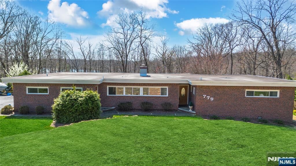 Property Photo:  779 Berdan Avenue  NJ 07470 
