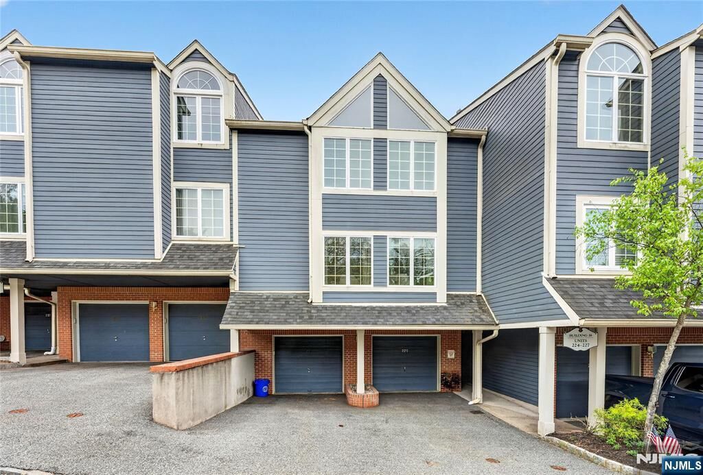 Property Photo:  224 Cambridge Drive  NJ 07446 