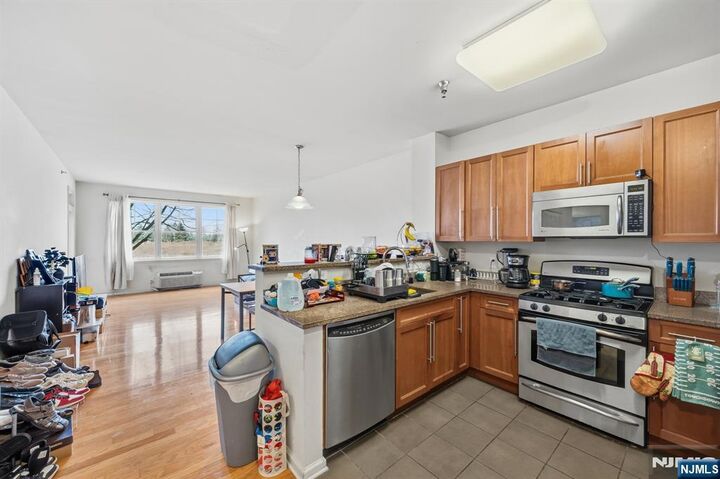 Property Photo:  15 Enterprise Court 105  NJ 07305 