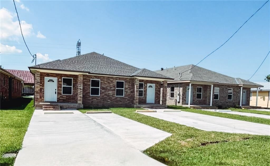Property Photo: 5119 Oak Drive LA 70072