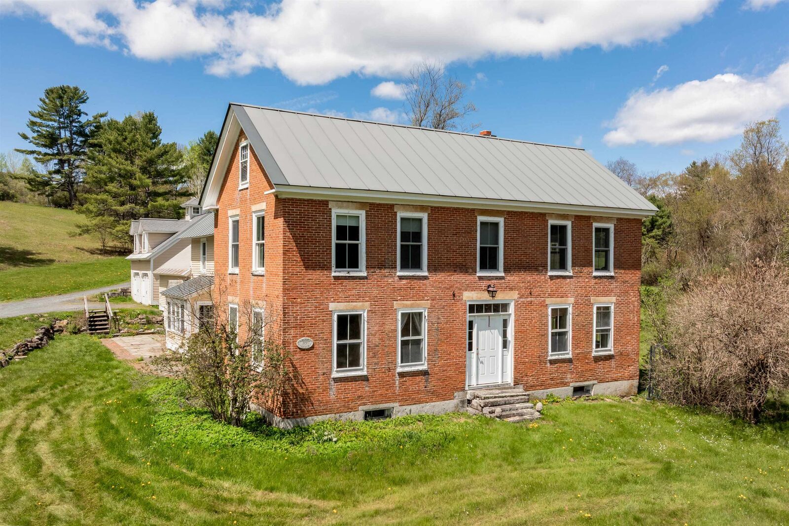 Property Photo:  330 Parsonage Road  NH 03745 