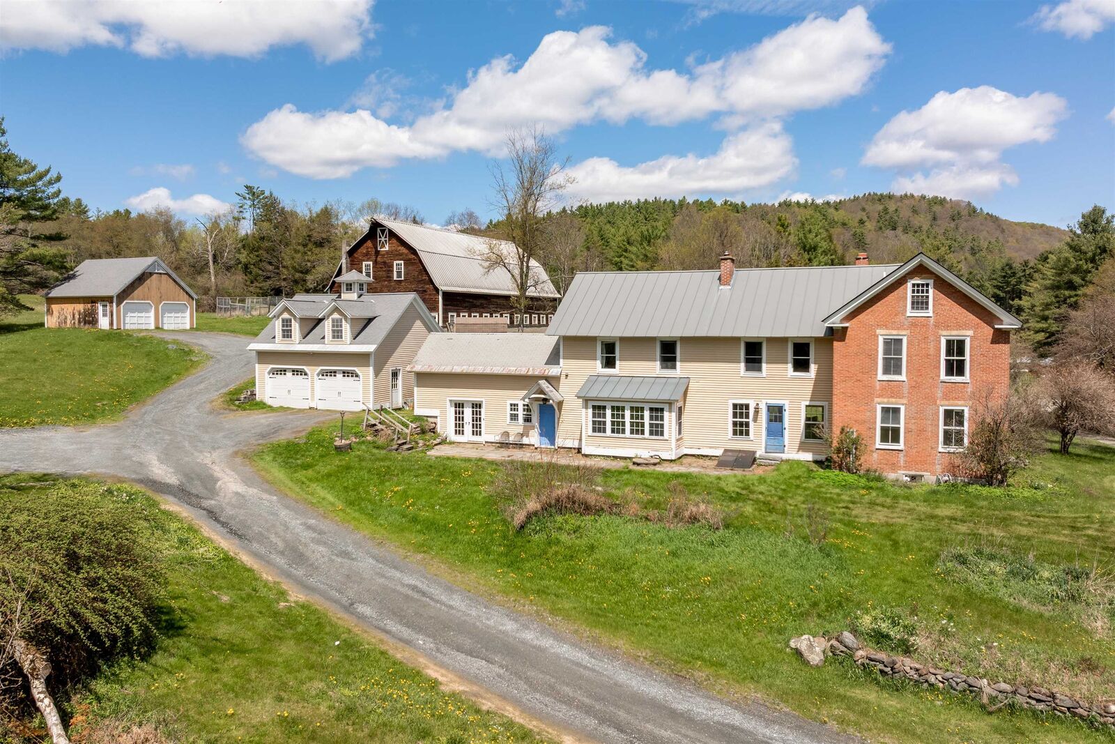 Property Photo: 330 Parsonage Road NH 03745